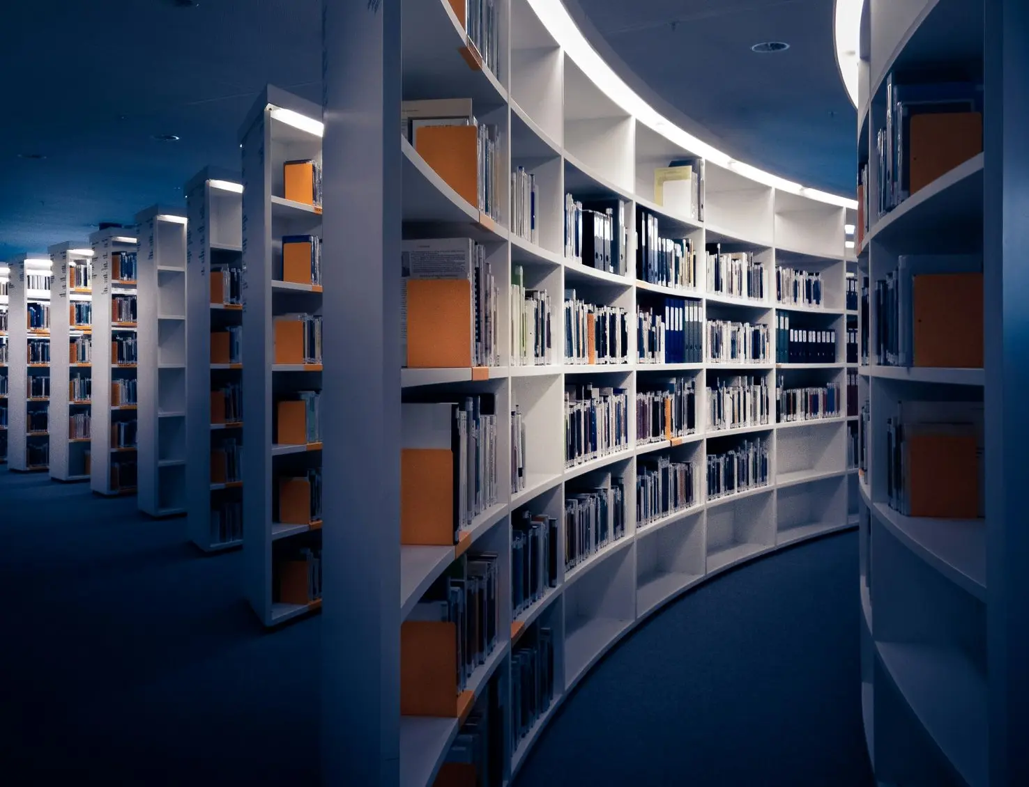 Picture of a library symbolizing that Sparv products are beneficial for researchers.